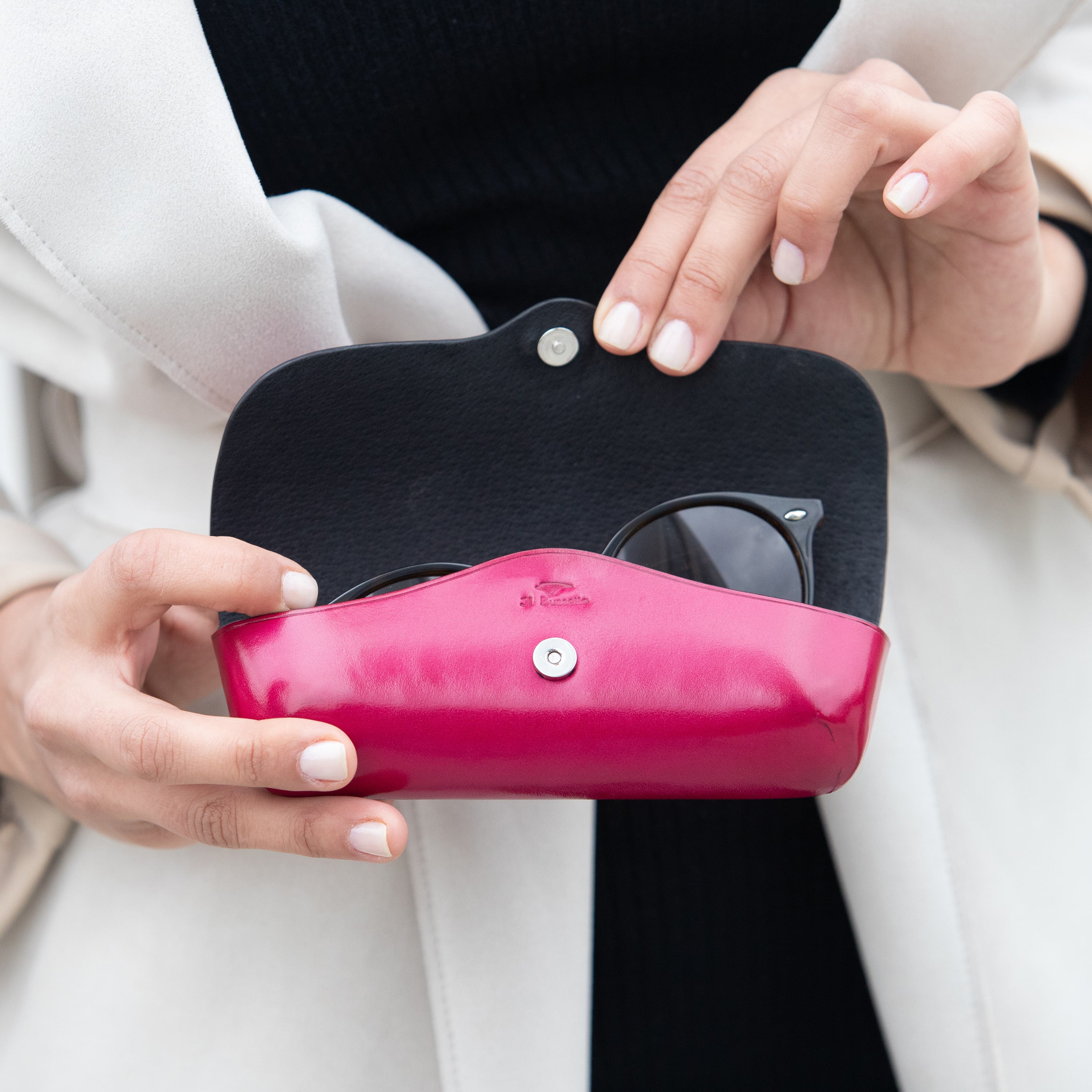 Glasses case with Magnetic Closure