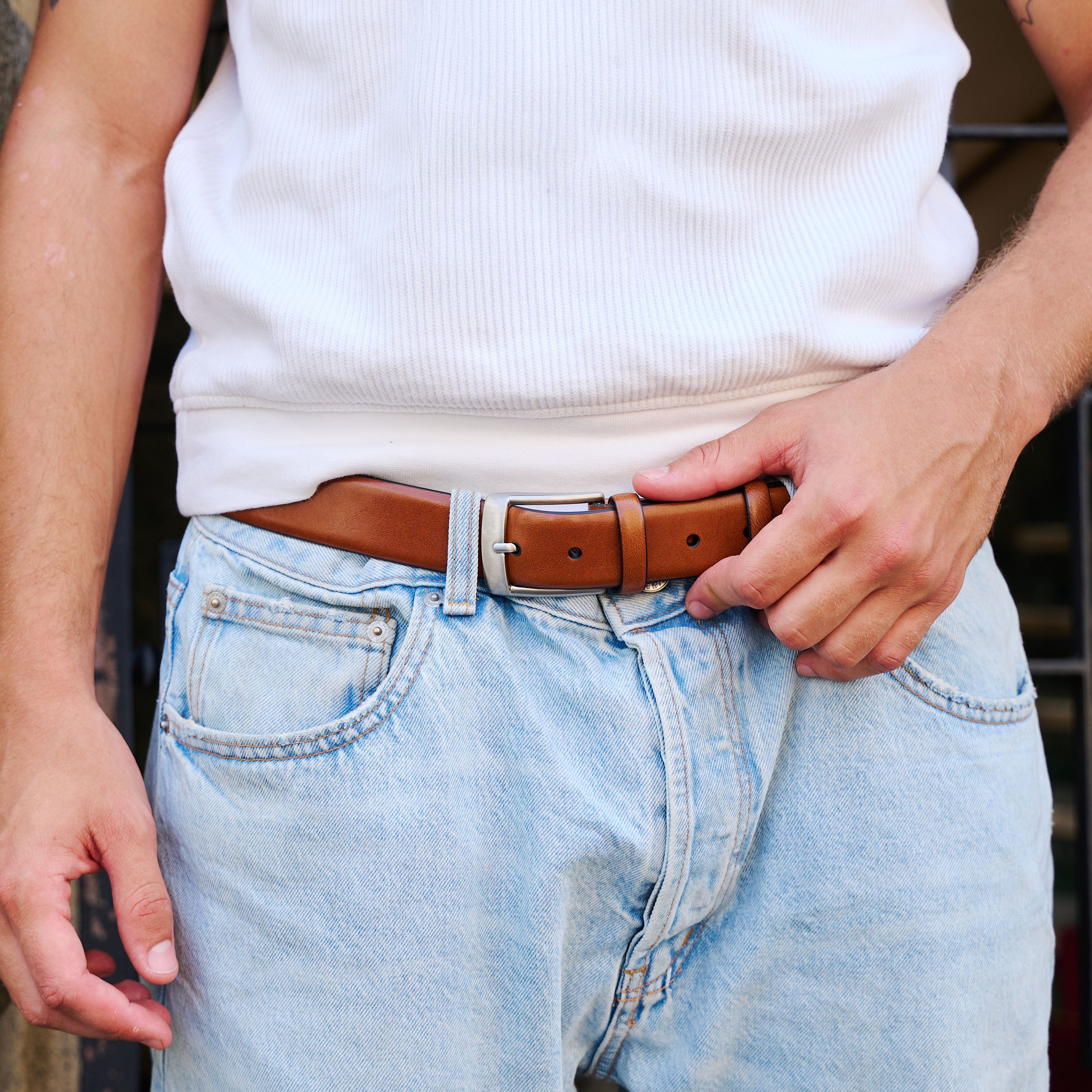 Seamless Belt with Modern Buckle